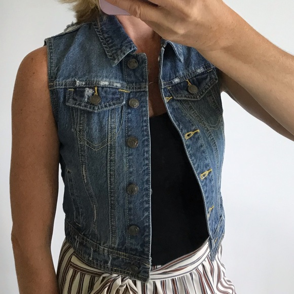 Distressed Cropped Denim Vest - Picture 3 of 8